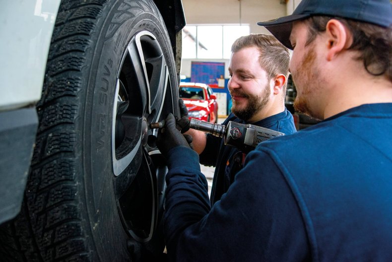 Räder und Reifen-Service bei KFZ-Technik Weichselbaumer in Baar-Ebenhausen Bild von KFZ-Technik Weichselbaumer in Baar-Ebenhausen - Räder und Reifen-Service